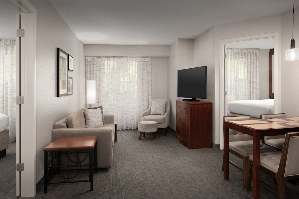 Suite, 2 Bedrooms (Mobility Accessible, Roll-in Shower) photo 2