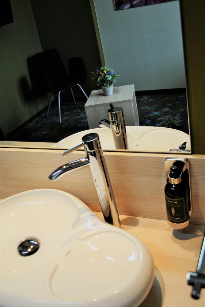 Standard Twin Room - Photo 2