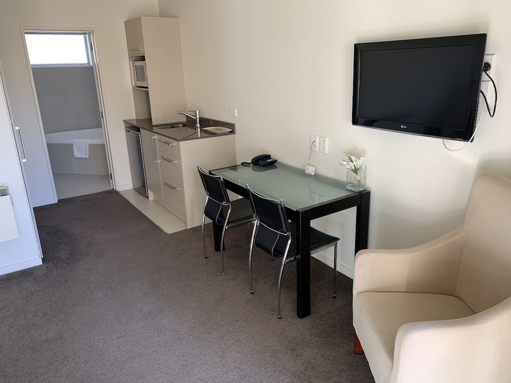 Superior Suite, 1 Bedroom, Jetted Tub - Photo 4