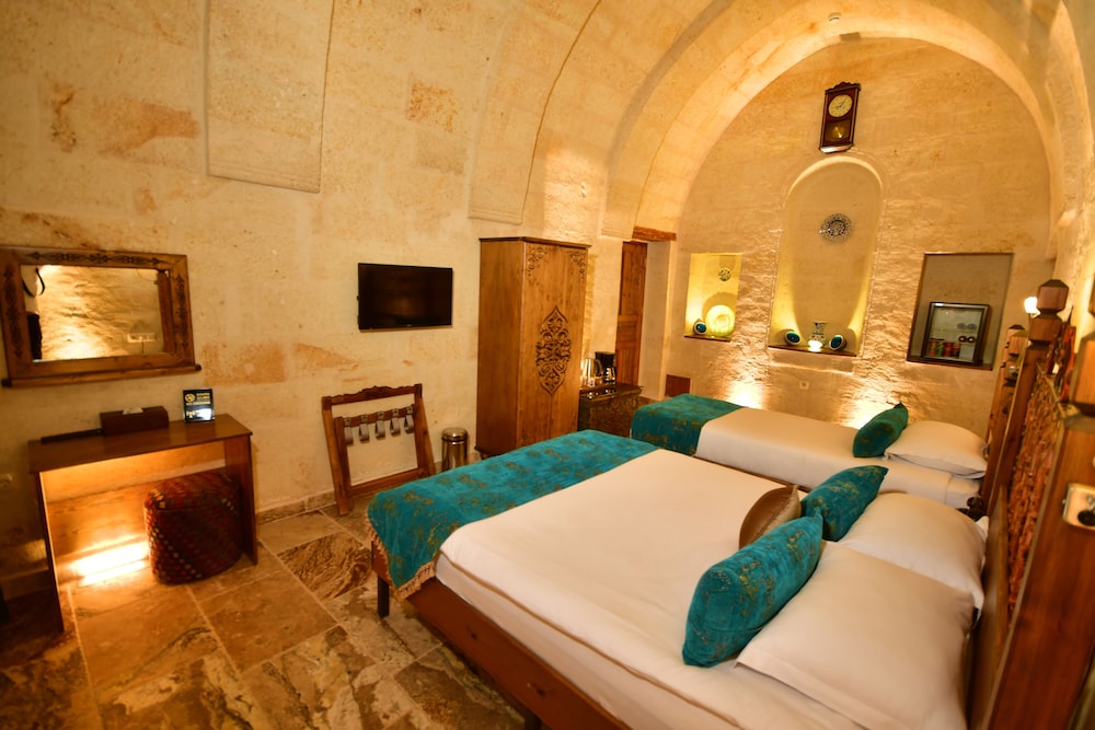 Deluxe Triple Room, Private Bathroom photo 3