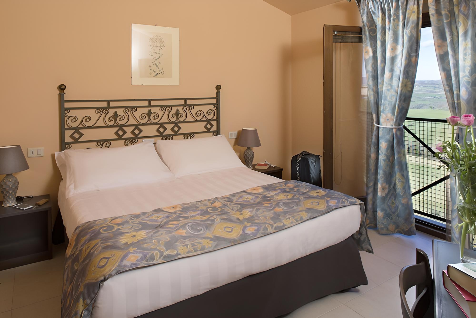 Deluxe Double Room, Hill View photo 2
