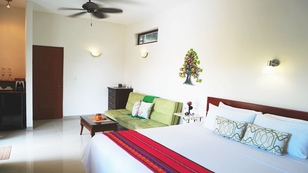 Deluxe Room, 1 King Bed, Pool View