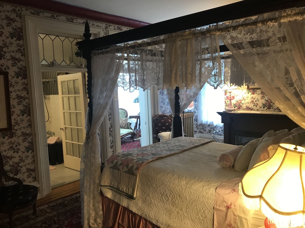 Luxury Suite, 1 Queen Bed, Fireplace