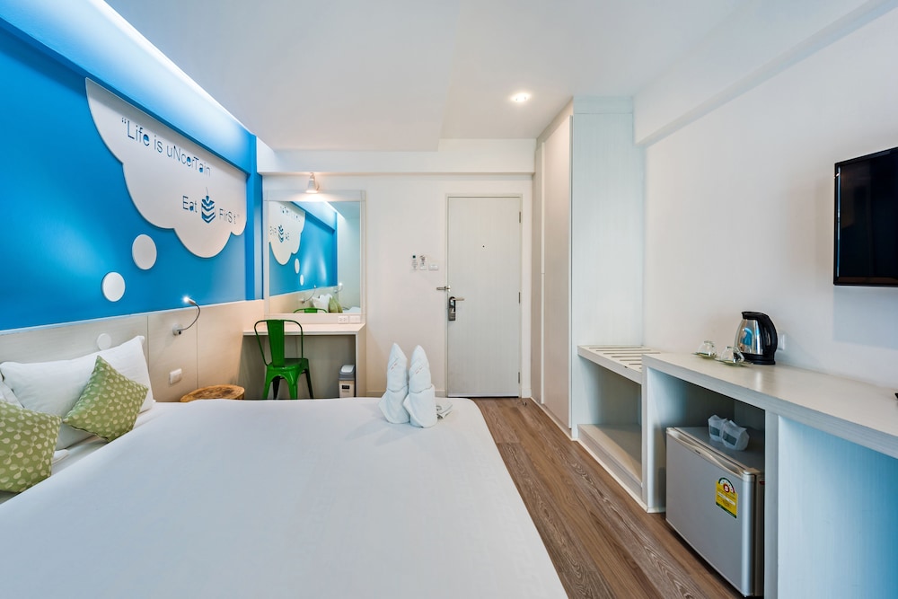 Standard Room, 1 King Bed - Photo 18