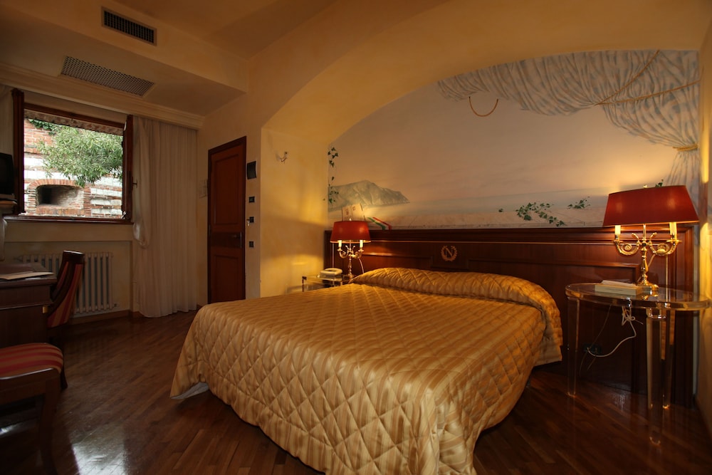 Double Room - Photo 3