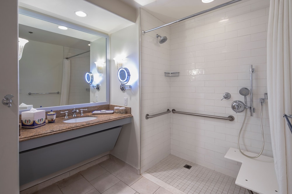 Room, 2 Queen Beds, Roll-in Shower, Garden View (Universal Express Unlimited^ included)