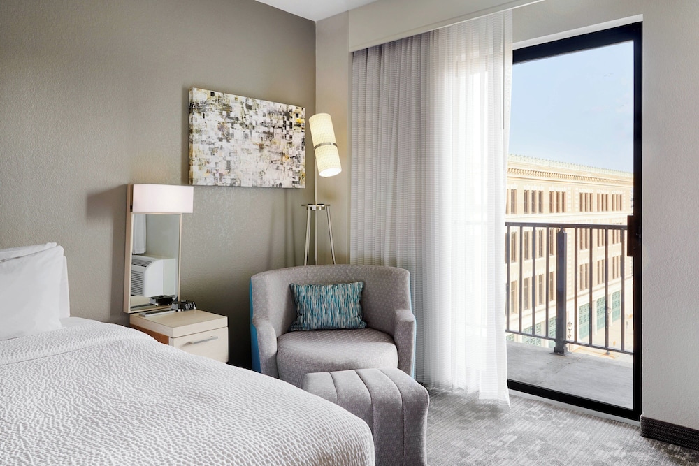Room, 1 King Bed, Non Smoking, Balcony - Photo 1