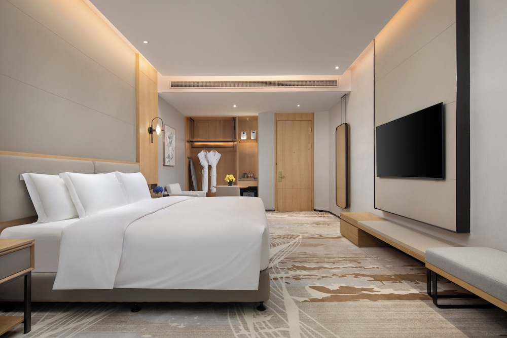 Standard Room, 1 King Bed, Sea View - Photo 1