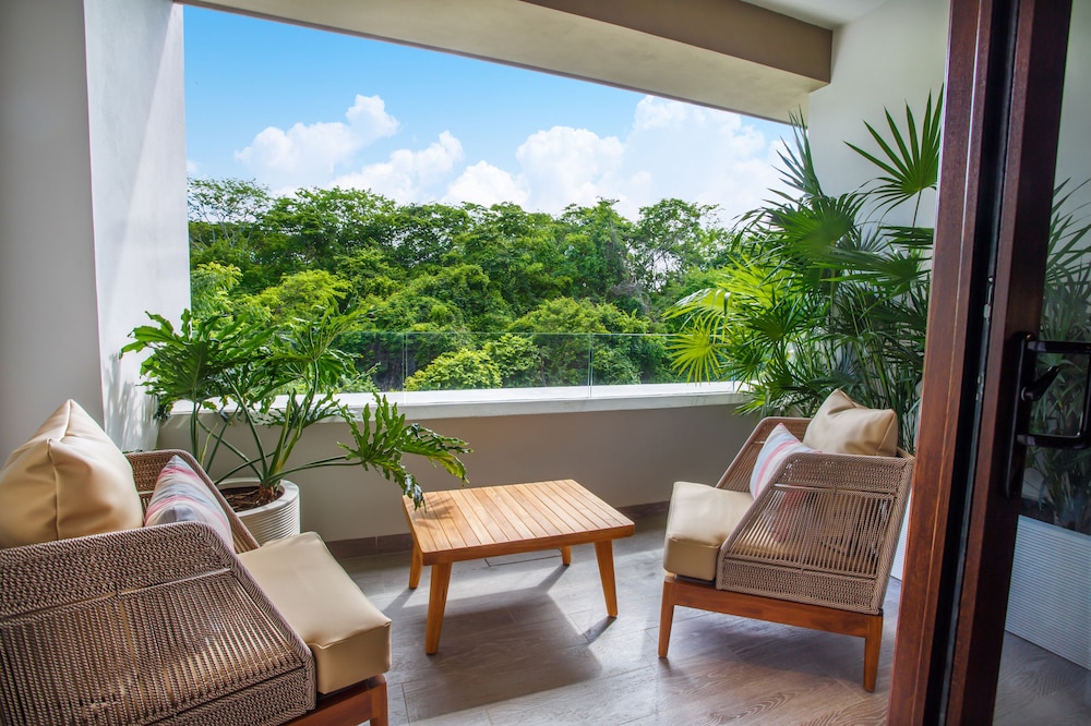 Allure Room, 1 King Bed, Adults Only (Jungle View) - Photo 5