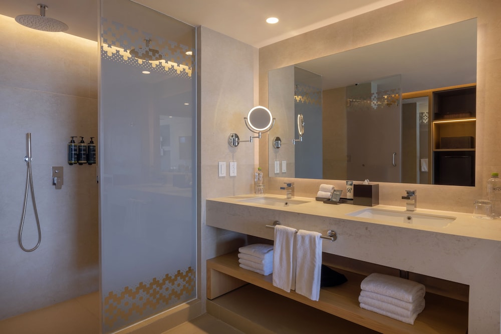 Luxury Junior Suite Ocean Front Terrace Jacuzzi - Photo 7