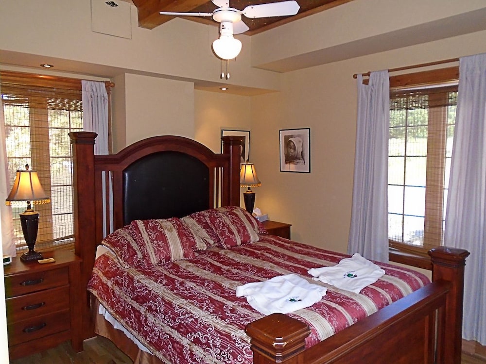 Room, 1 Queen Bed, Private Bathroom (Mysterieuse) photo 1
