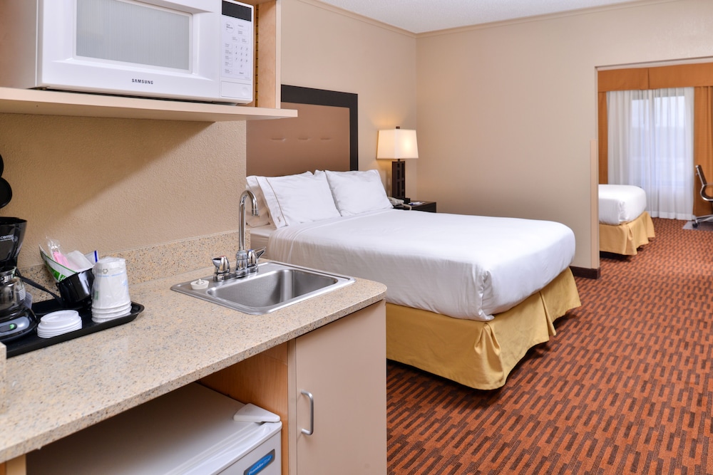 Suite, 1 Bedroom (2 Queen, Bath Shower) - Photo 9