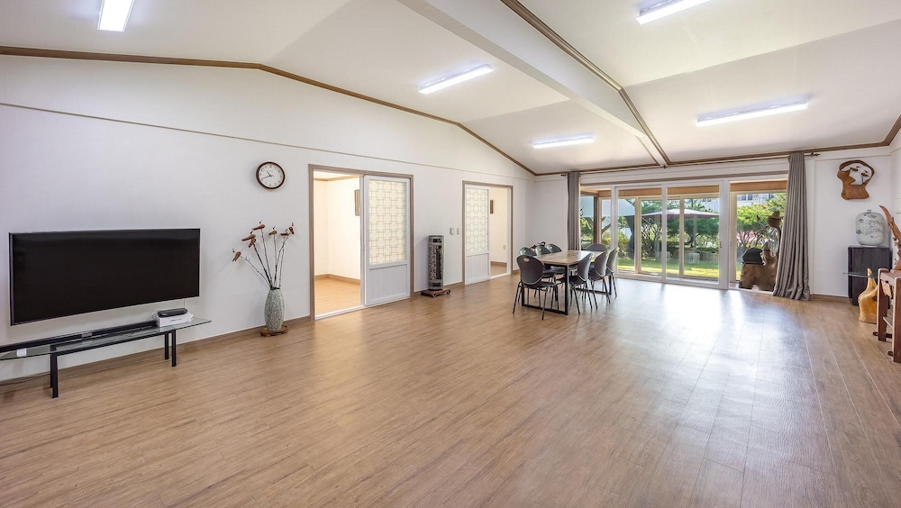 Basic Room, 2 Bedrooms (Bomnal)