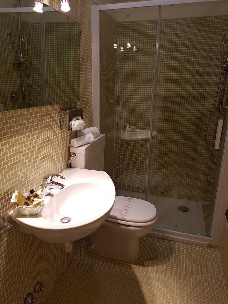 Standard Double Or Twin Room photo 3