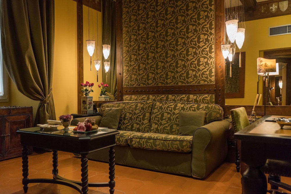 Junior Suite (Executive Tuscan) - Photo 8