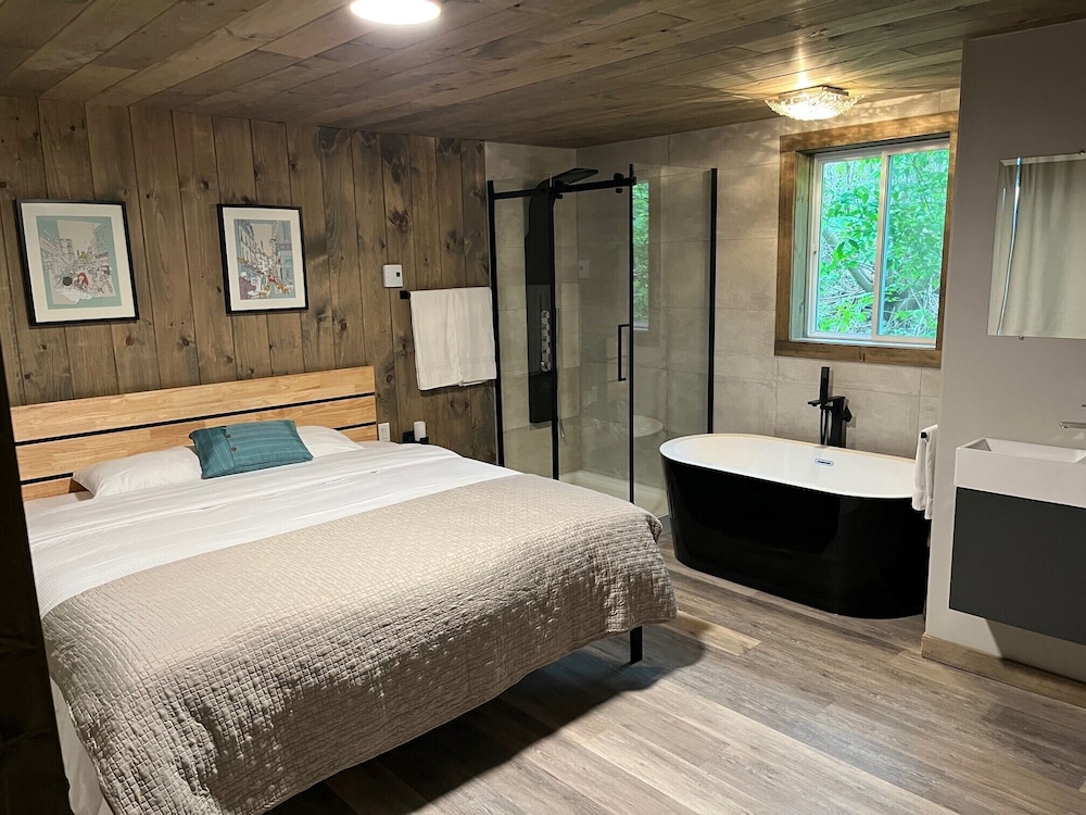 Romantic Room, 1 King Bed, Non Smoking, Lake View photo 1