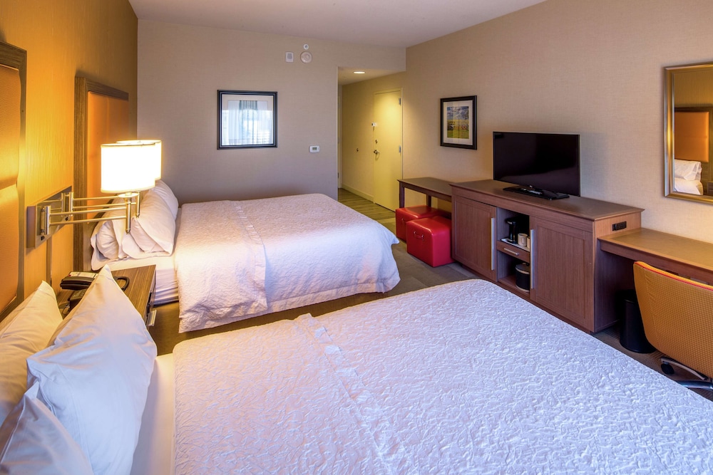 Room, 2 Queen Beds, Accessible, Non Smoking (Roll In Shower) photo 2