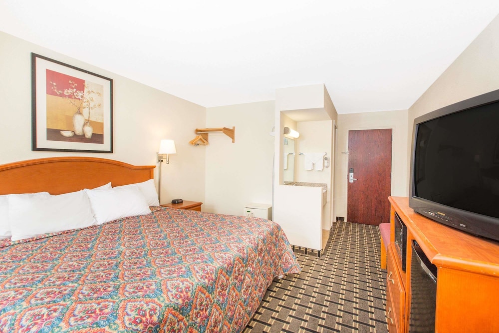 Standard Room, 1 King Bed, Smoking