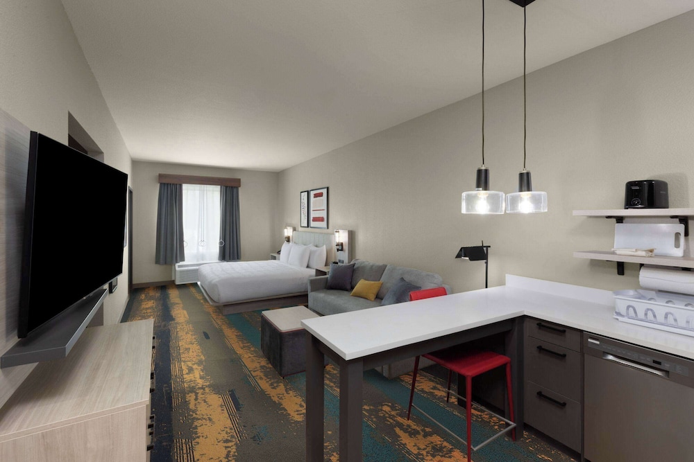 Room, 1 King Bed, Mobility Accessible (Bathtub with Grab Bars) photo 1