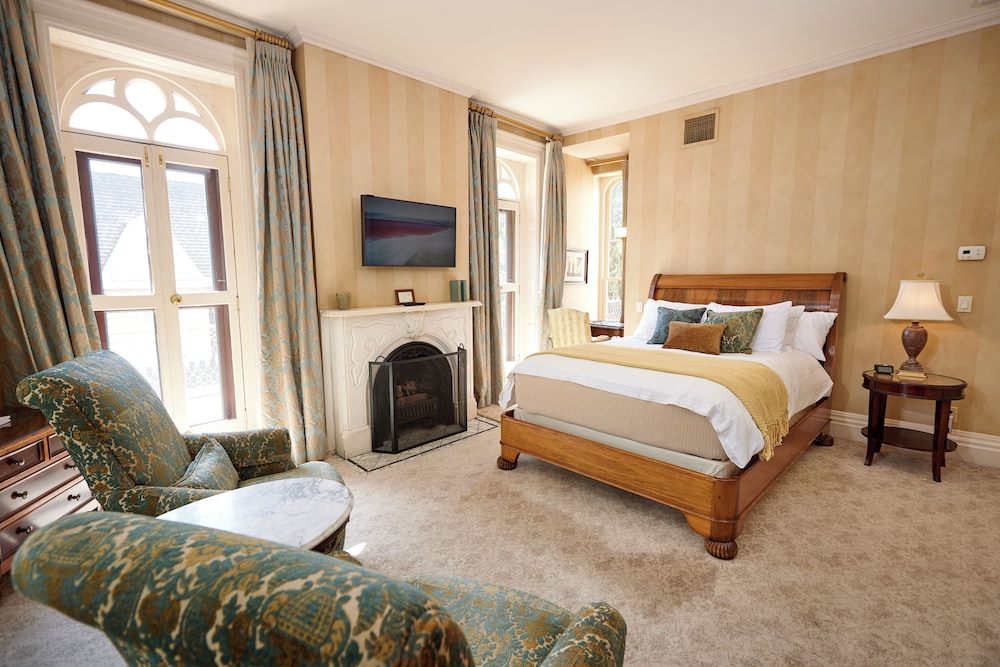 Grand Room 8