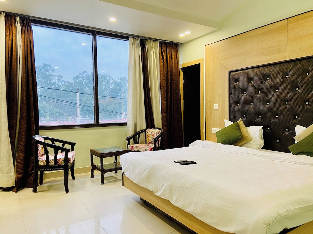 Deluxe Room, City View