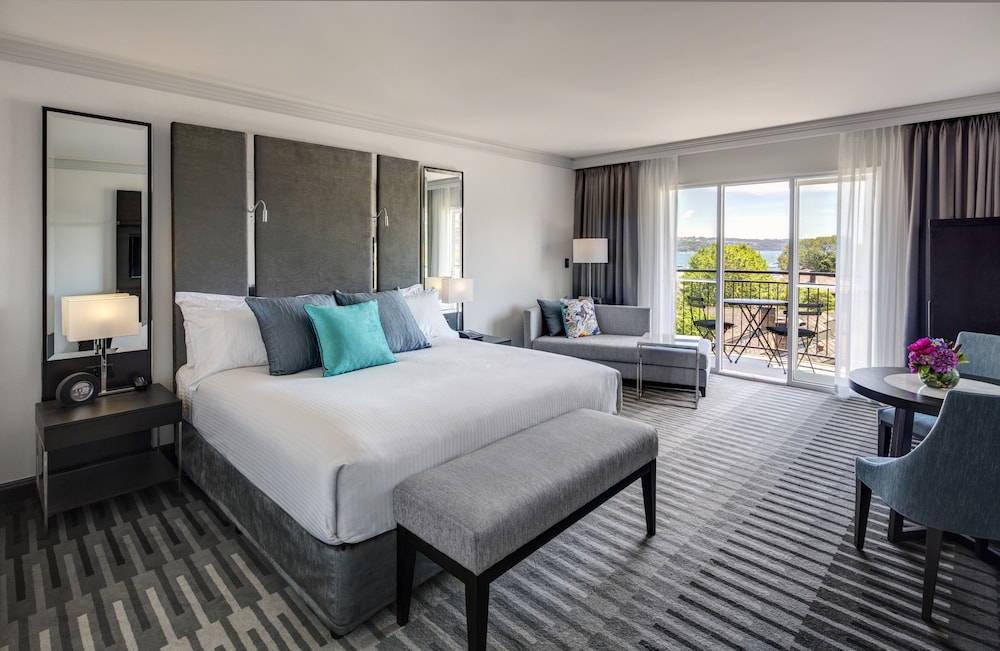 Suite, 1 Bedroom, Courtyard View thumbnail 6
