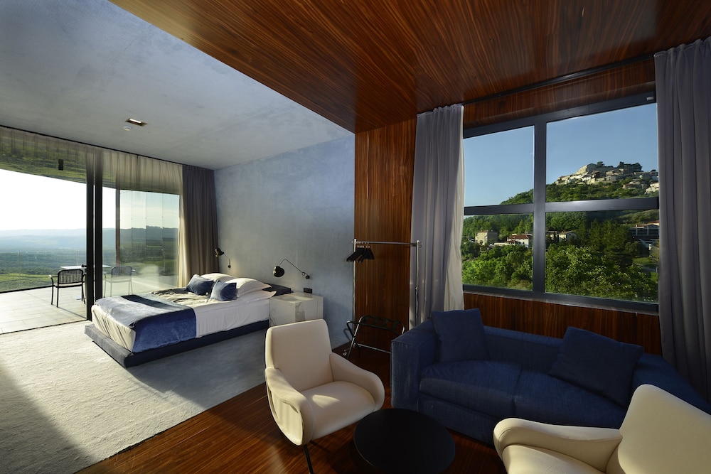ROX SUITE - Photo 1