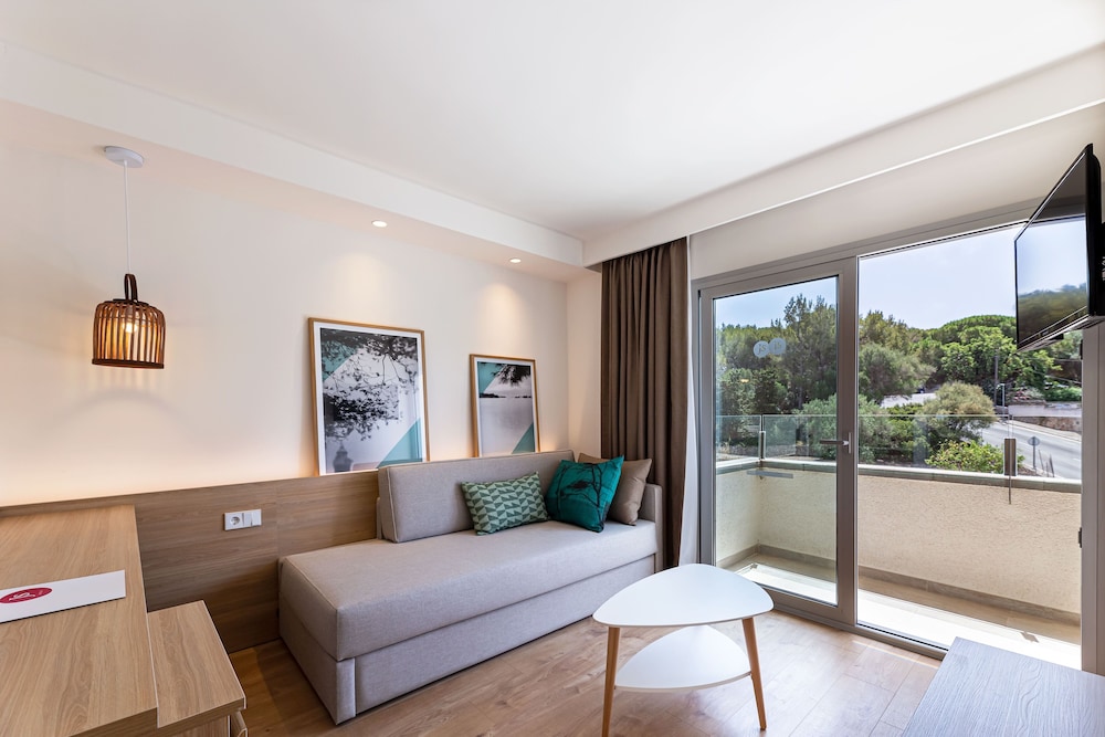 Suite, Balcony (2 adults + 1 child) - Photo 5