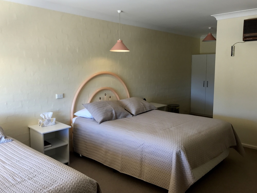 Family Room - Photo 3