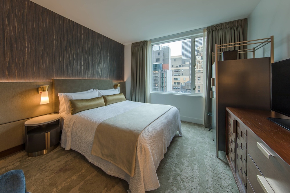 Room (Mobility Accessible, Roll-In Shower)