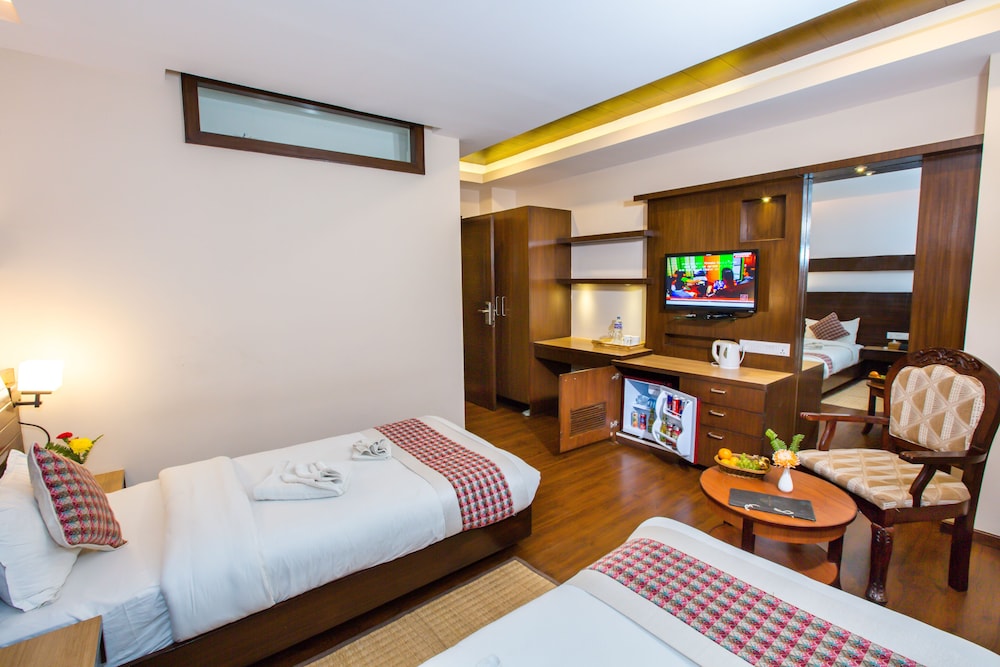 Deluxe Twin Room, Balcony, City View photo 3