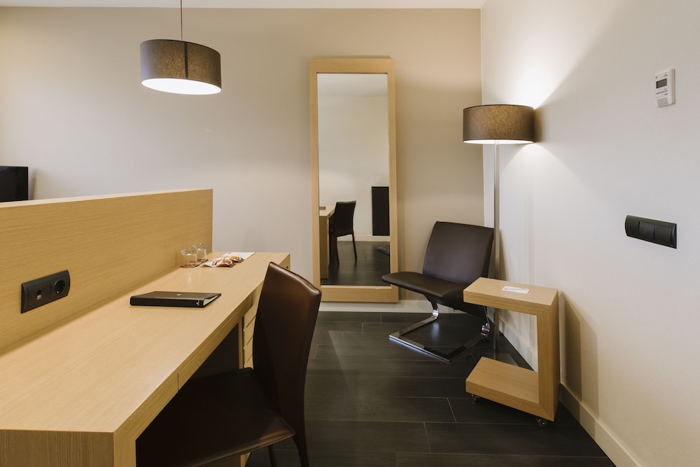 Standard Double or Twin Room (3 Adults) - Photo 5