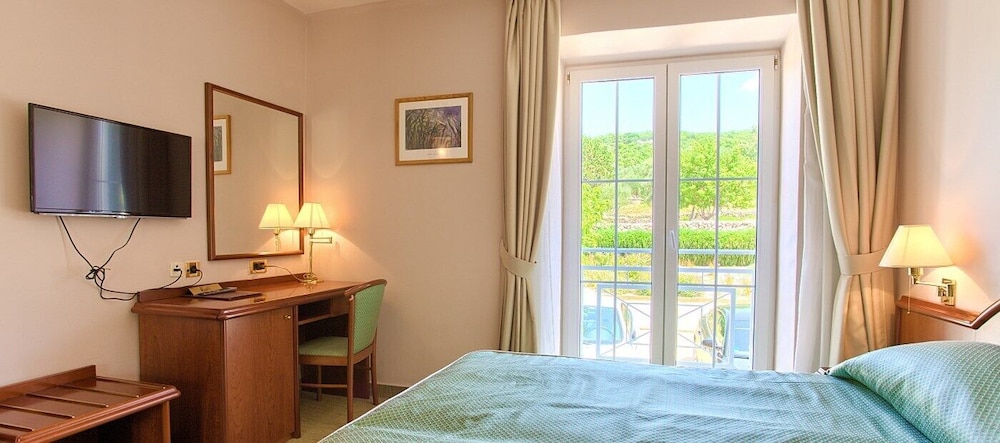 Standard Double or Twin Room, Hill View