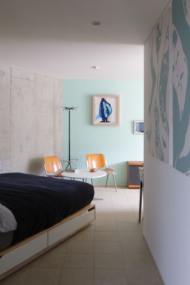 Room (B4) photo 2