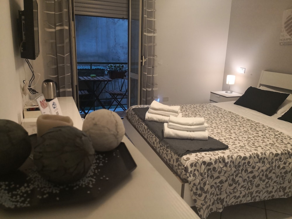 Basic Triple Room, Balcony (External Private Bathroom)
