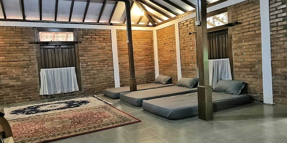 Standard House photo 3