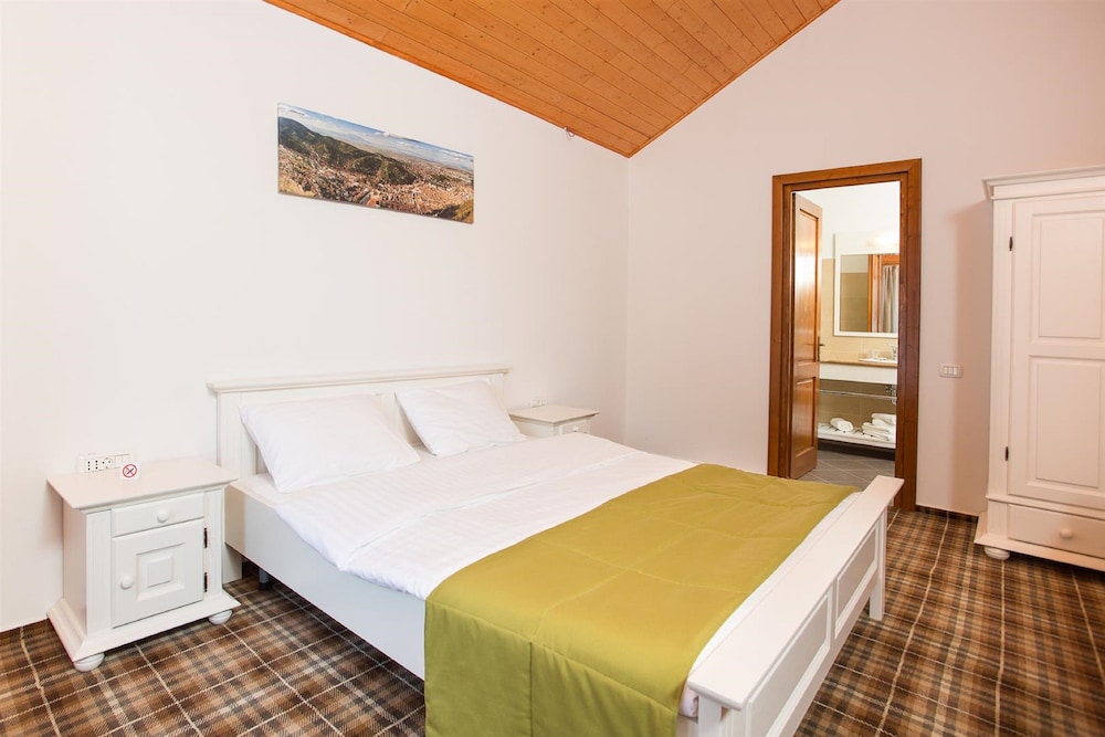Standard Double Room, 1 King Bed photo 2