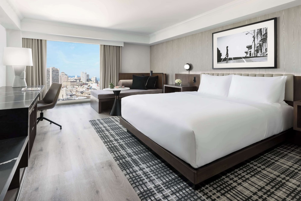 Club Room, 1 King Bed, Bathtub