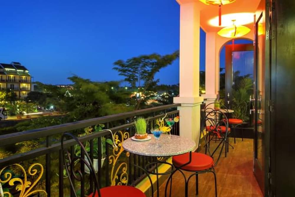 Deluxe Room, 1 Queen Bed, Balcony, River View photo 3