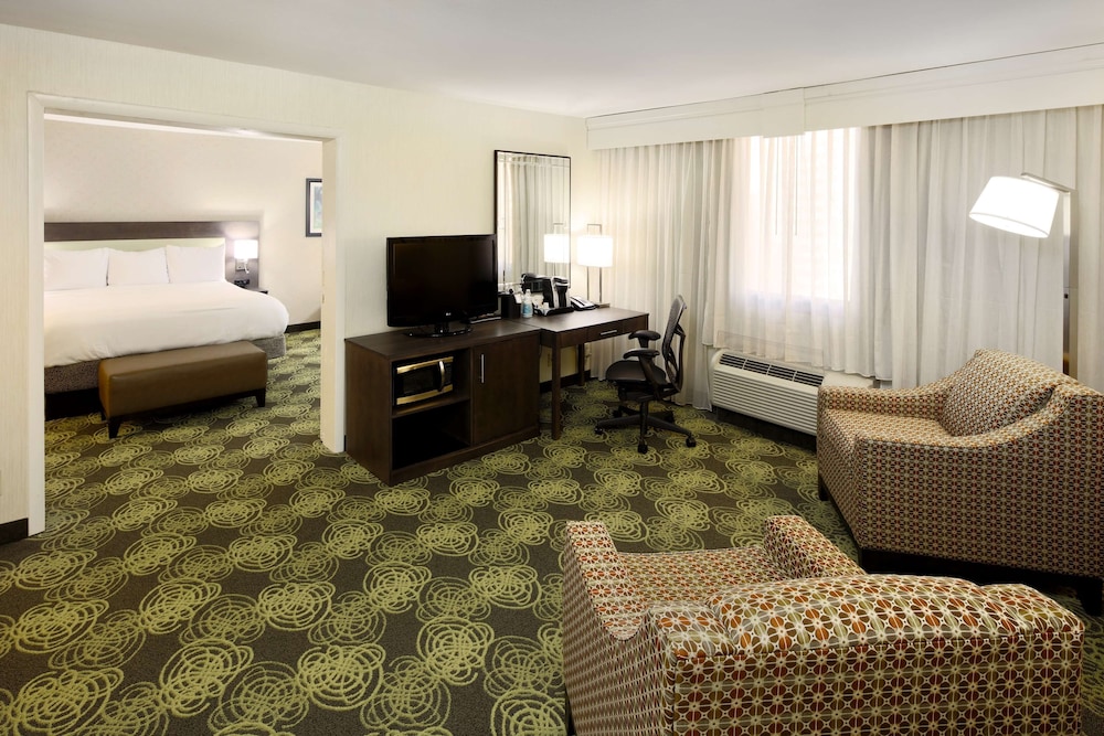 One Bedroom Suite, 1 King Bed (Balcony) photo 1