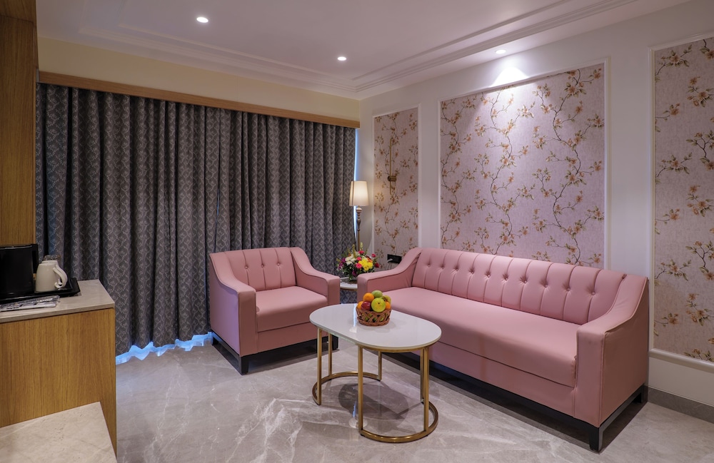 Comfort Suite photo 2