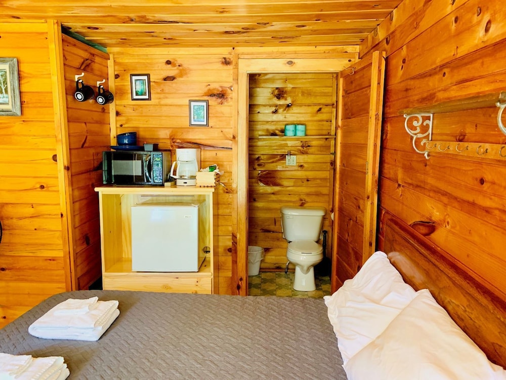 Cabin (PORCUPINEP)