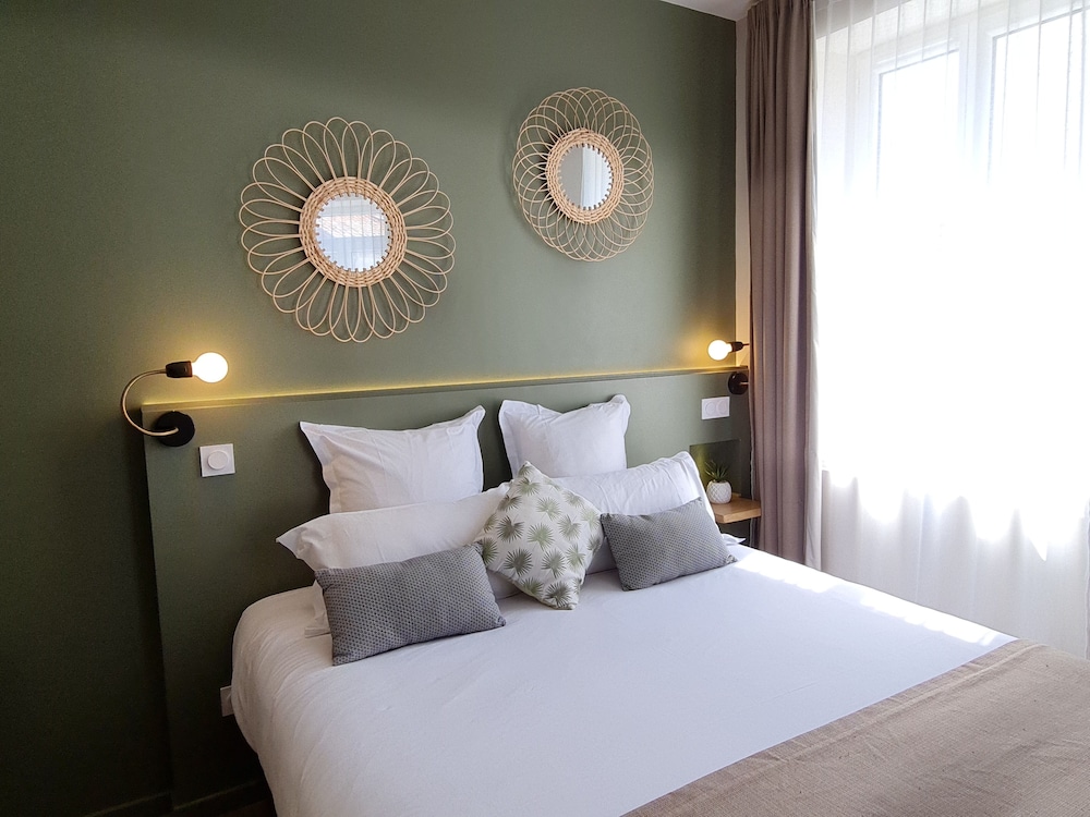 Standard Double Room, City View - Photo 3