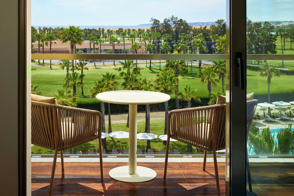 Deluxe Room, 1 King Bed, Sea View (Balcony) - Photo 5