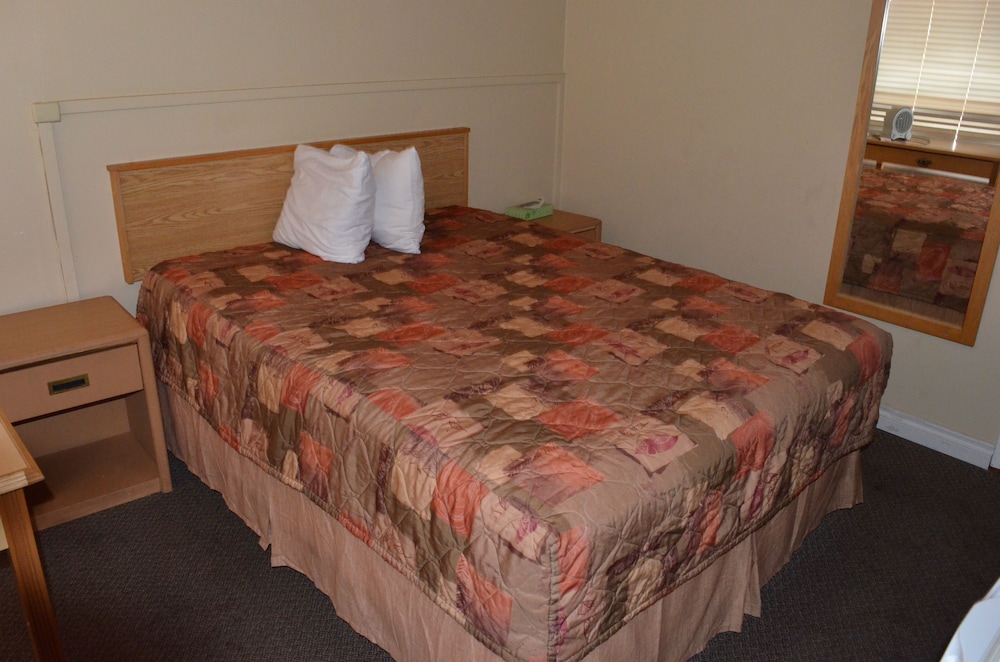 Economy Room, 1 Queen Bed, Non Smoking