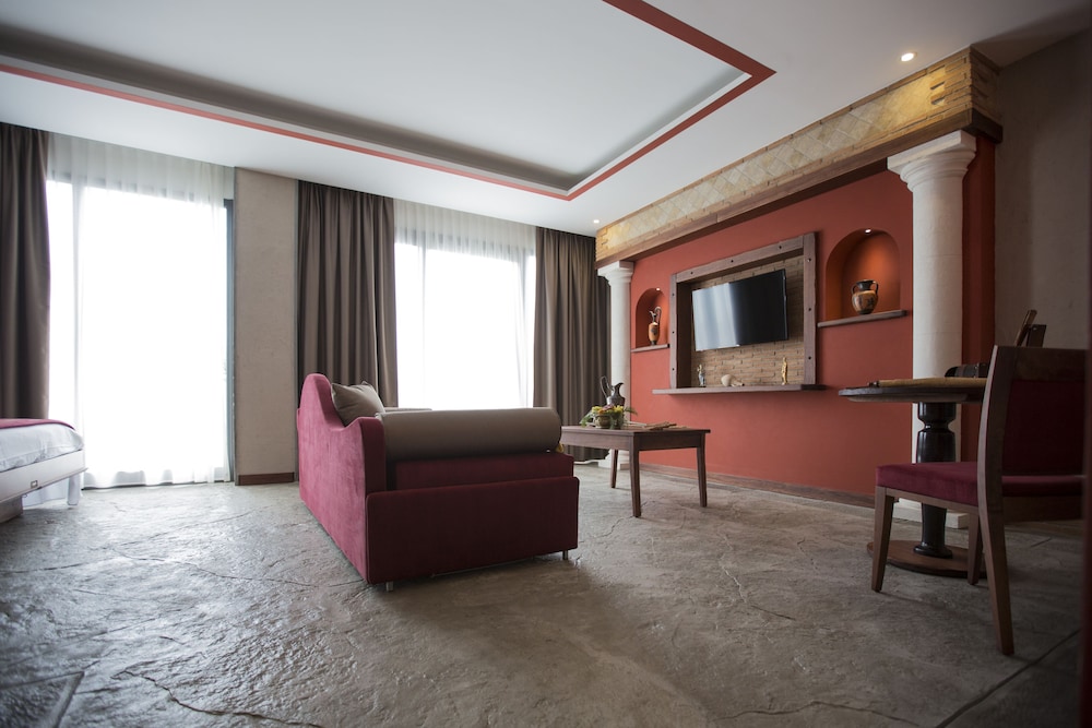 Deluxe Suite photo 3