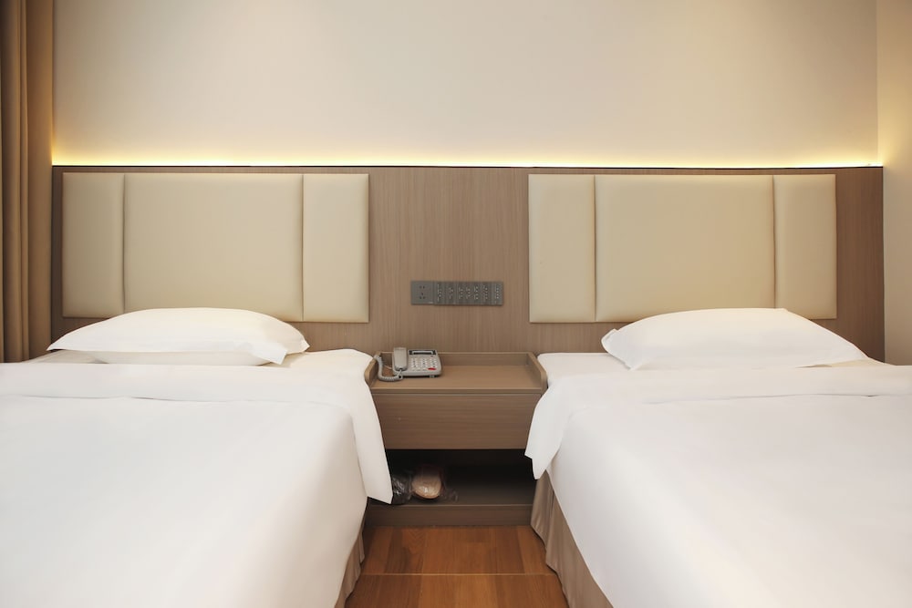 Deluxe Twin Room - Photo 2