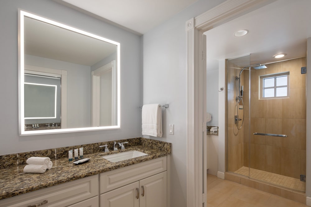 Suite, 2 Bedrooms, Marina View (Balcony) - Photo 13
