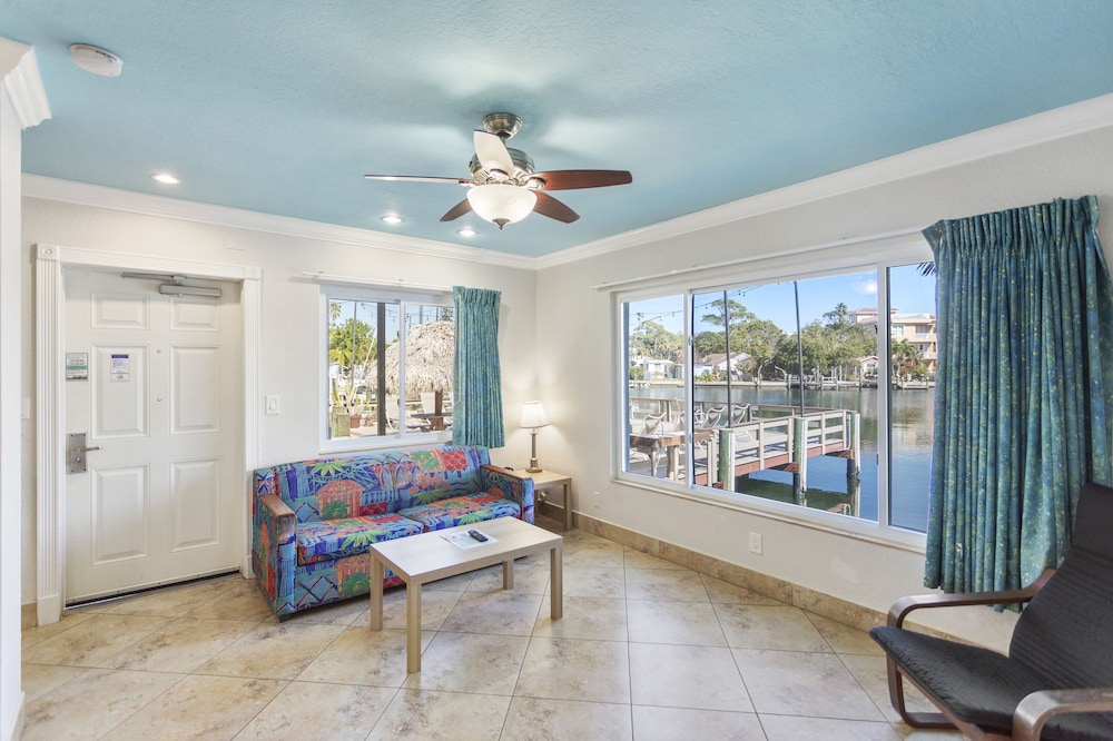 Suite, 1 Queen Bed with Sofa bed, Marina View