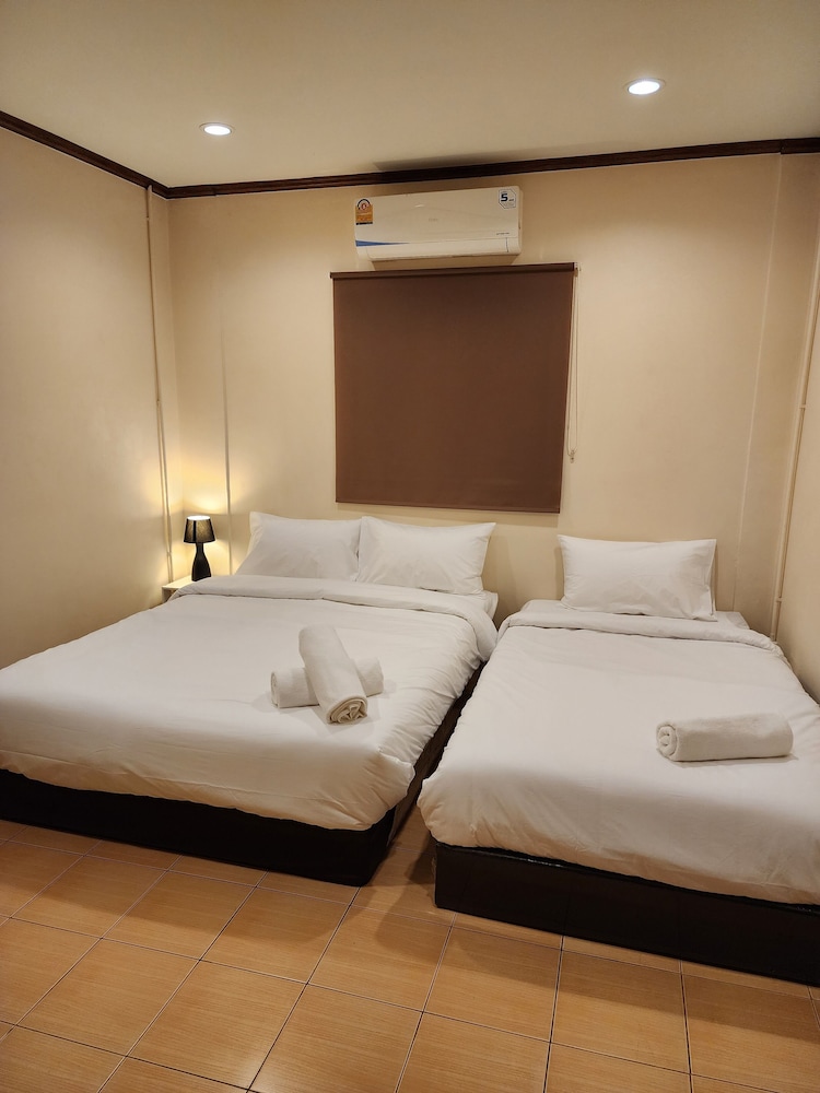 Basic Triple Room, Multiple Beds, Shared Bathroom, Ground Floor photo 1